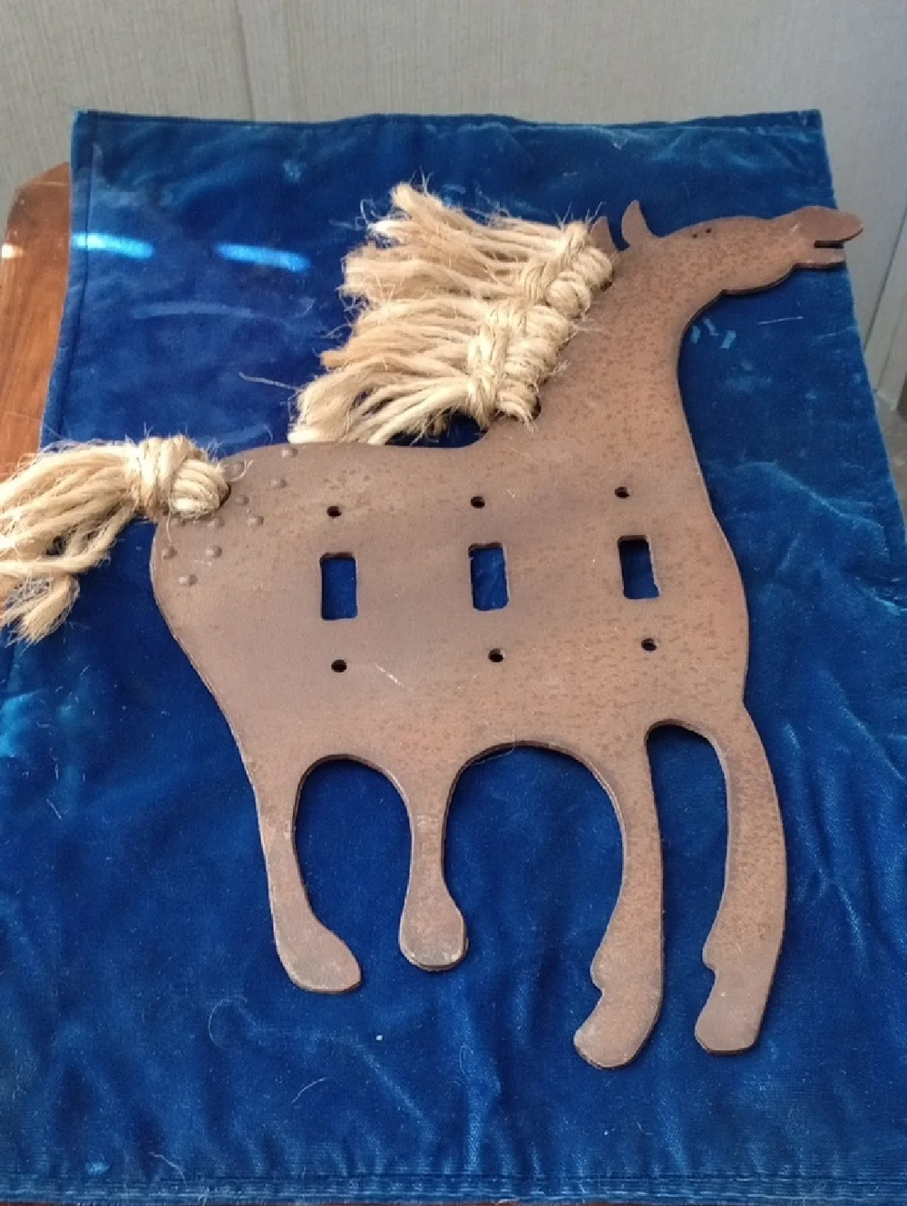 Rustic Horse Wall Decor with Natural Rope Mane - Brown